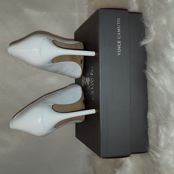 Vince Camuto White Heels 7.5 - Picture 4 of 5